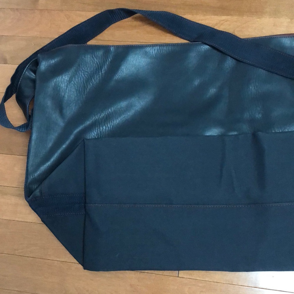 🆕 YSL Opium Duffle Weekender - Picture 5 of 9